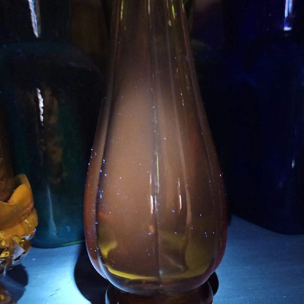VTG L.E. Smith Amber Swung Glass Vase MCM 6-Petal Footed Base, UV Reactive